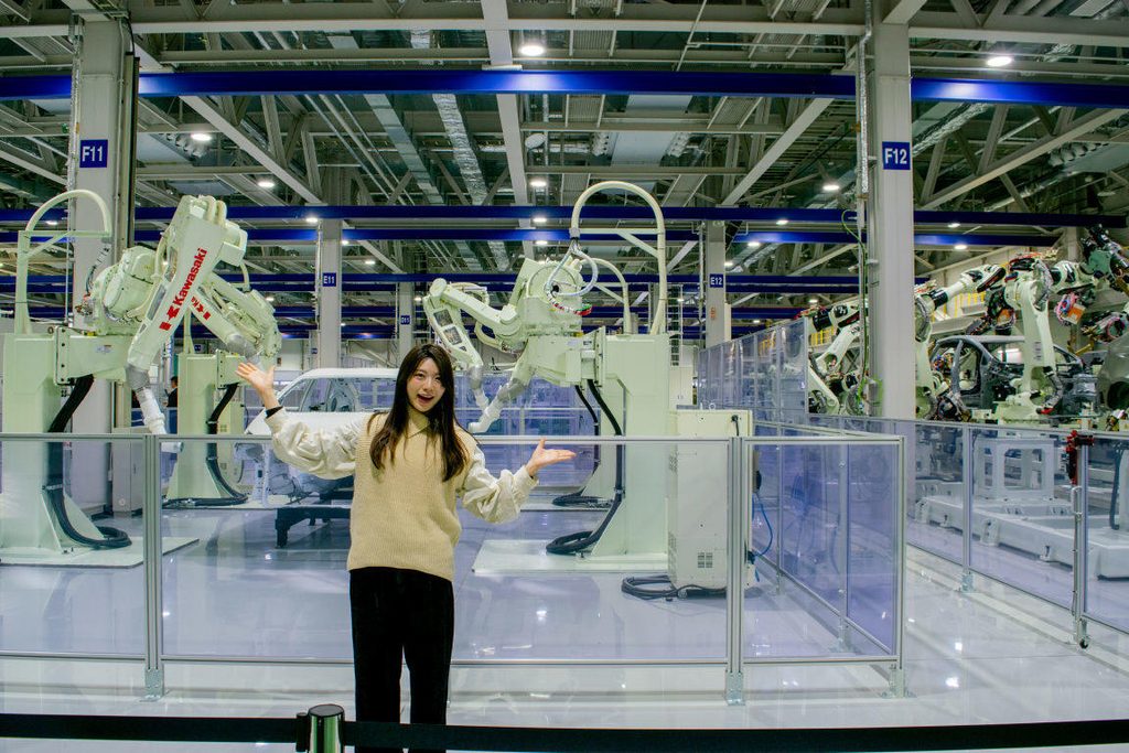 川崎重工の人共存型双腕スカラロボット「duAro」は、女子大生の私でも簡単に使えた!02