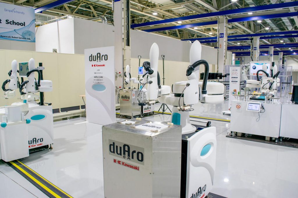 川崎重工の人共存型双腕スカラロボット「duAro」は、女子大生の私でも簡単に使えた!19