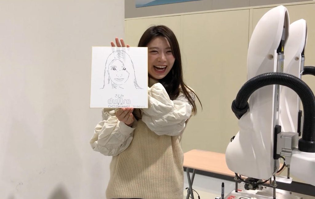 川崎重工の人共存型双腕スカラロボット「duAro」は、女子大生の私でも簡単に使えた!20