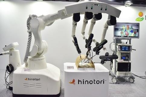 Medicaroidの手術支援ロボット