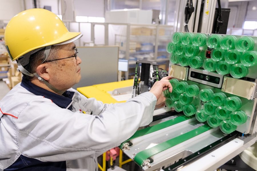 川崎重工システム技術者の山根氏とロボットハンド