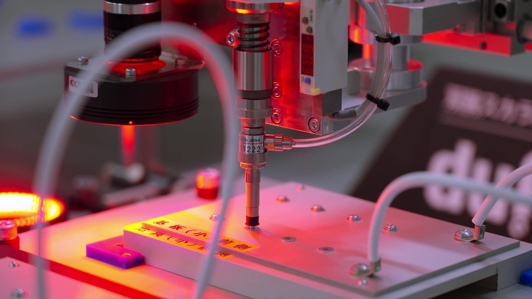 電子・電機業界において自動化が進みにくい「ネジ締め作業」