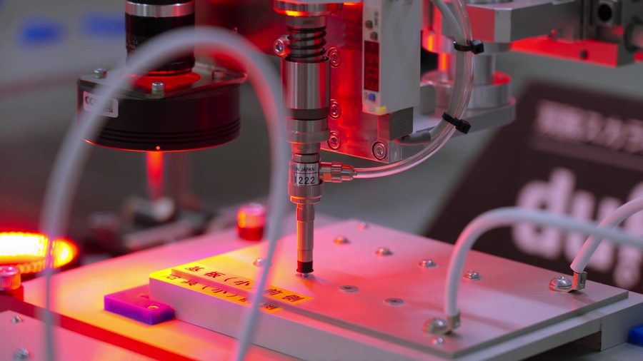 電子・電機業界において自動化が進みにくい「ネジ締め作業」