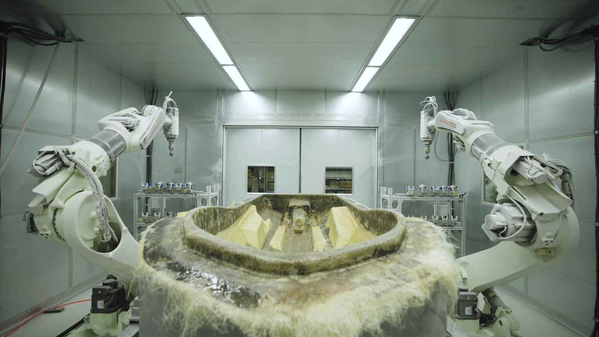 KADO × IECが切り拓くスプレーアップ・切断工程