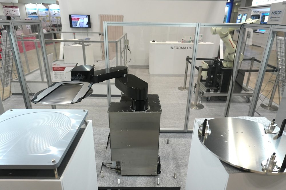 NTJ11＋ベルヌーイ方式ハンドを動作展示