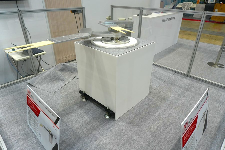 ウェハ搬送ロボットNV121を動作展示