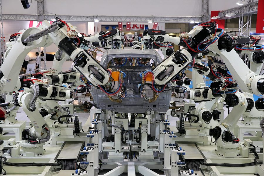 自動車組み立て産業用ロボット