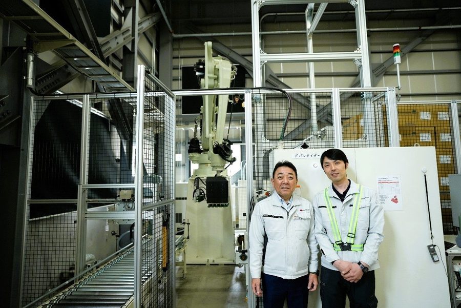 Photo of Matsuura Packing and Transport Corporation Okazaki East Logistics Centre employees.