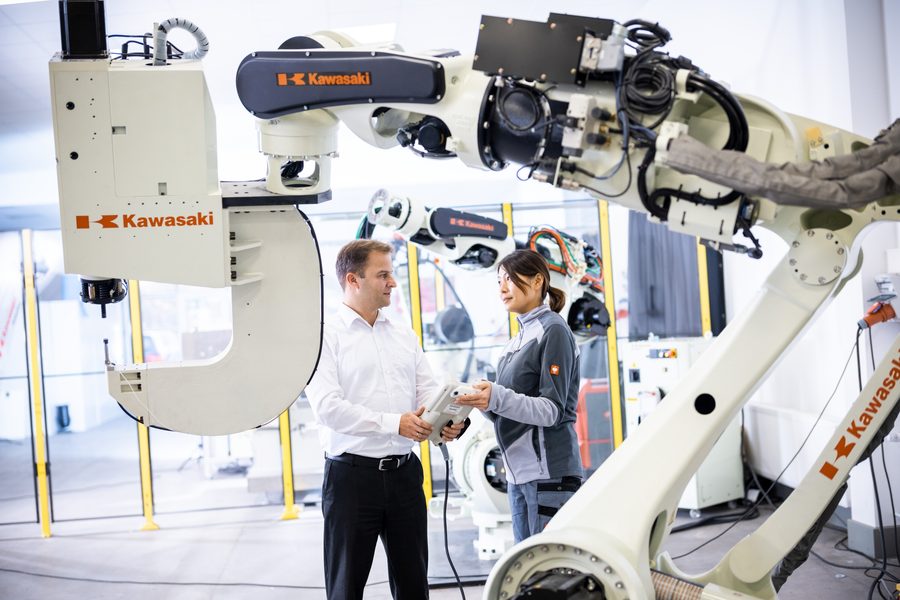 Kawasaki Robotics verstärkt Sales Team Deutschland